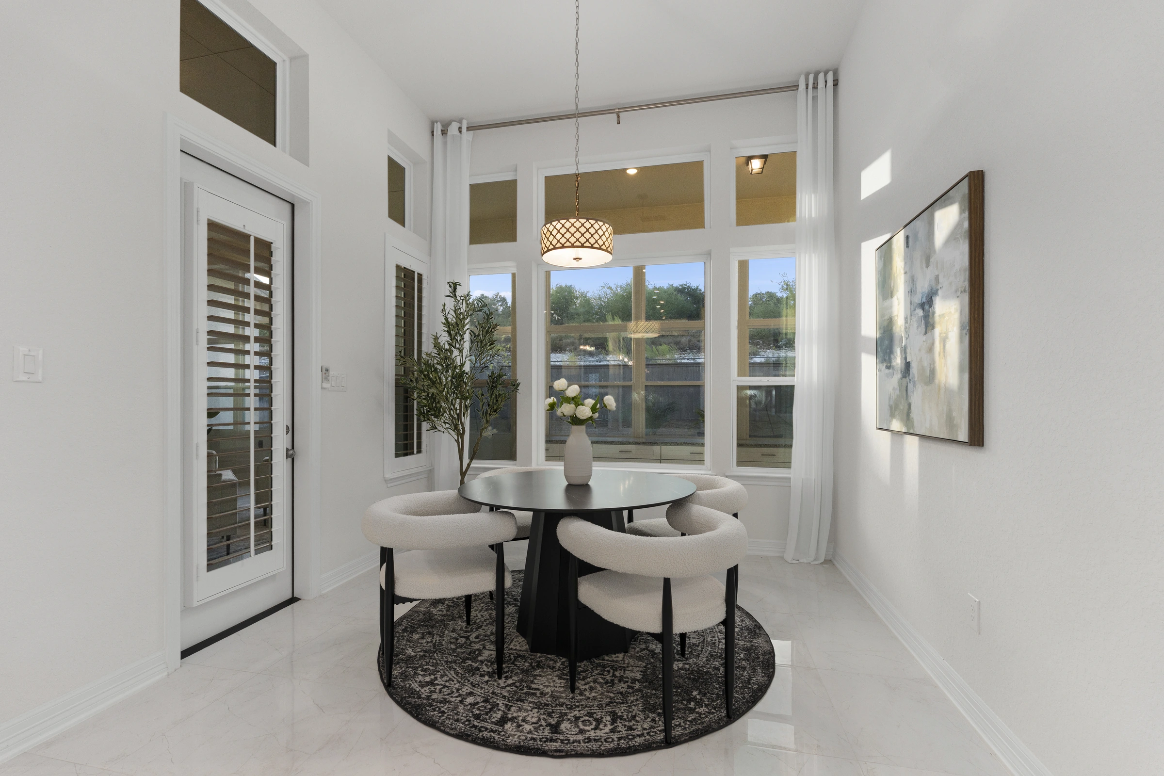 Morning room at 4051 Wood Creek